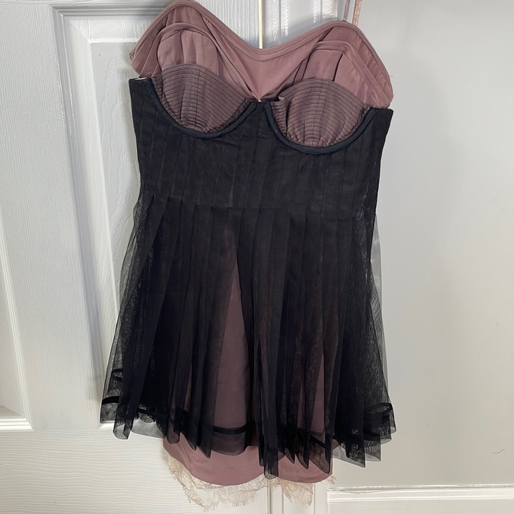 BCBG Runway strapless Dress size 4 pre owned non smoking house